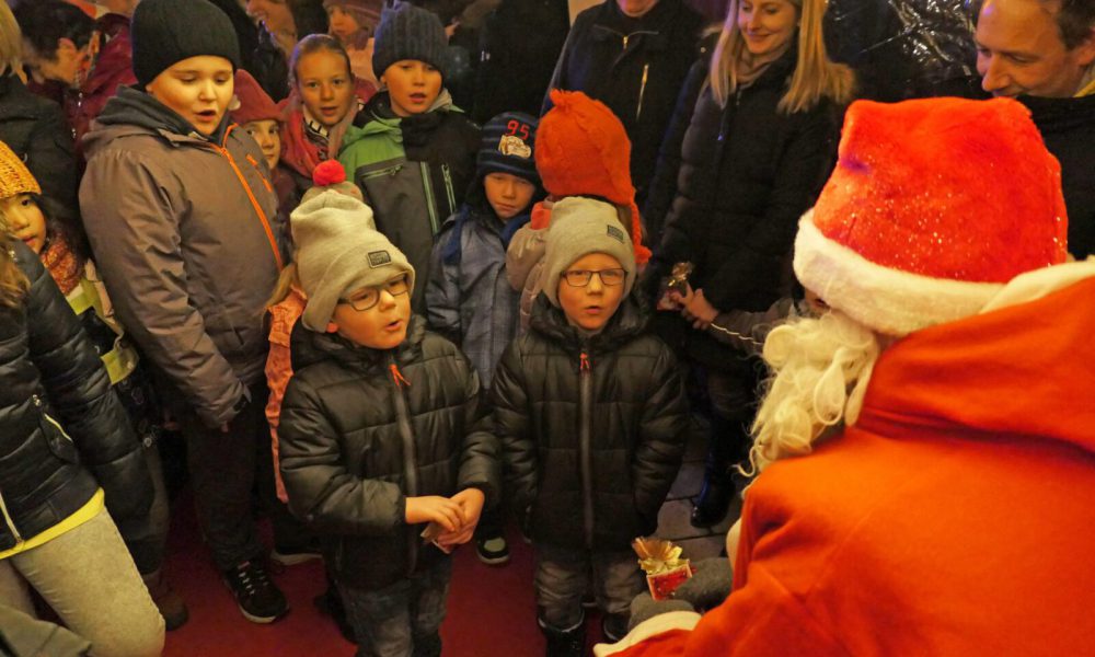 Pressebericht: Der Nikolaus kam auf vier Rädern